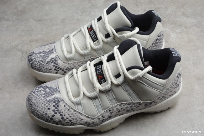 Bone Low 11 Air Light Snake CD6846-002 SE Jordan 1007
